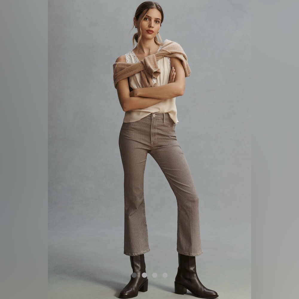 Brand new with Tags 
FRAME LE CROP FLARE HIGH-RISE JEANS